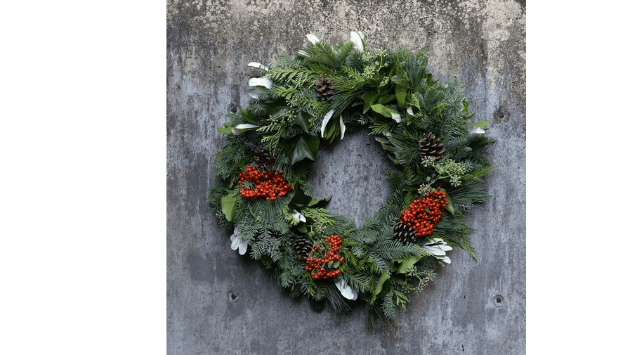 Purchase your festive wreath in support of youth! 
