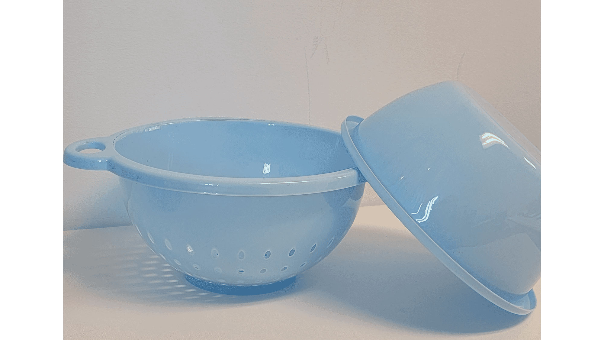 Strainer and bowl