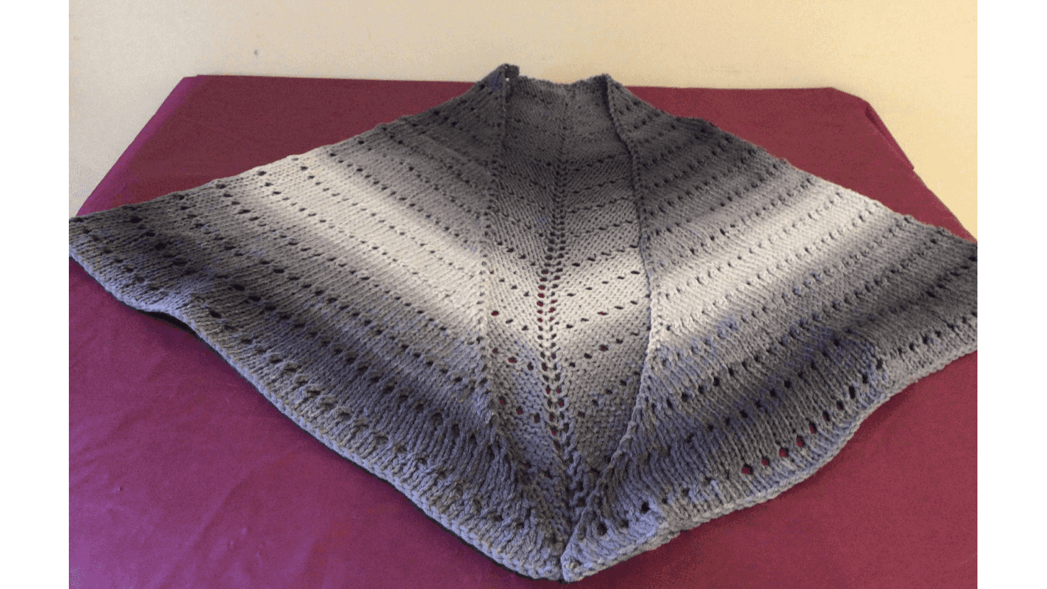 Triangular shawl - gray